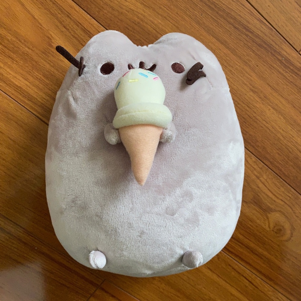New Pusheen Plushy Holding Ice Cream